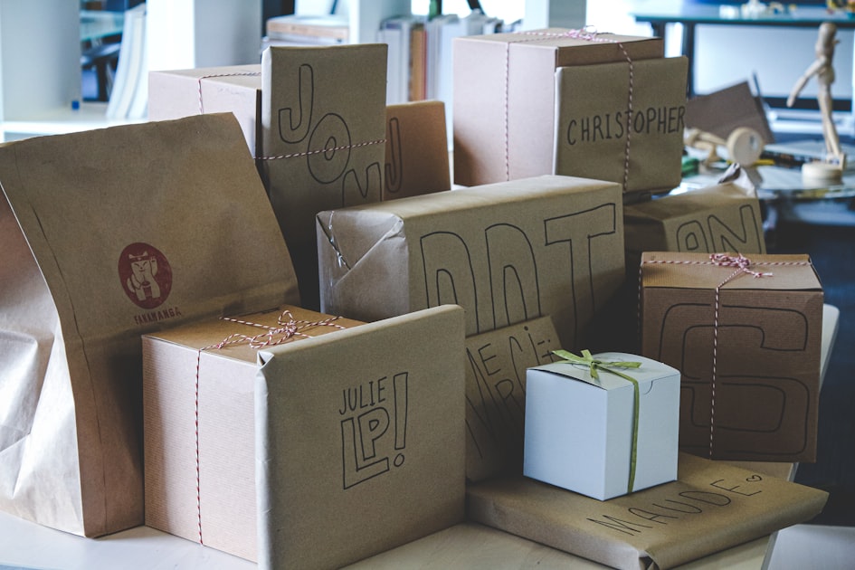 a pile of brown paper bags sitting on top of a table — Viettel Post Gia Lâm - Gửi Hàng Chuyển Phát Nhanh