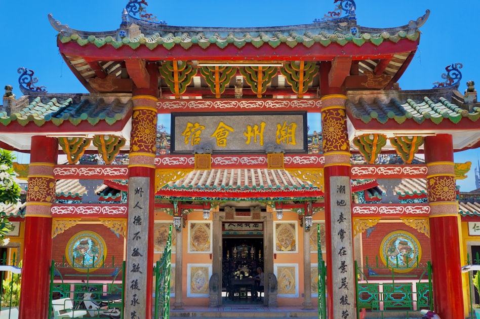 a chinese building with a lot of decorations on it — Quẻ Sơn Hỏa Bí - Luận Số Điện Thoại Kinh Dịch