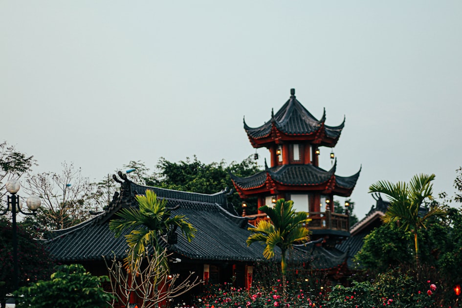 a tall building with a clock on the top of it — Quẻ Trạch Thiên Quải - Luận Số Điện Thoại Kinh Dịch