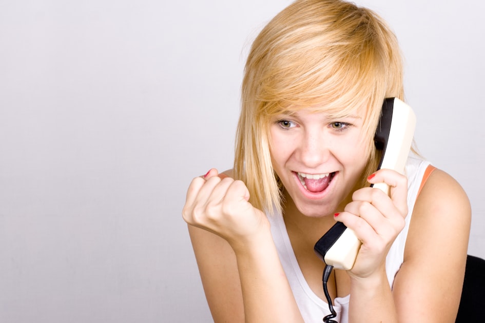 A woman holding a phone up to her ear — Sim Đẹp Đầu 089 Viettel — Phát Lộc Phát Tài