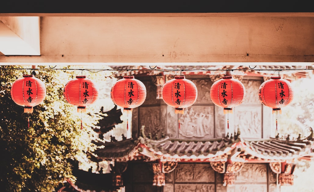 a group of red lanterns hanging from a ceiling — Sim Đẹp Kinh Doanh: Cách Chọn Số & Phân Tích Phong Thủy