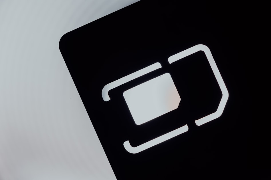 black and white letter b logo — Sim Gánh Đảo & Sim Tiến Viettel — Cân Bằng & Thăng Tiến
