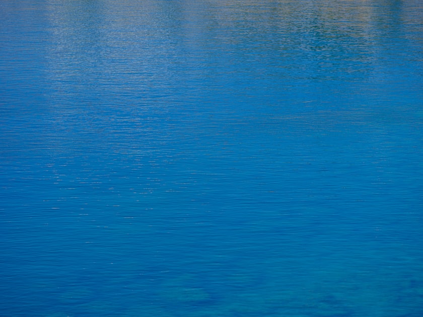 blue water surface — Sim Hợp Mệnh Thủy - Số May Mắn & Cách Chọn