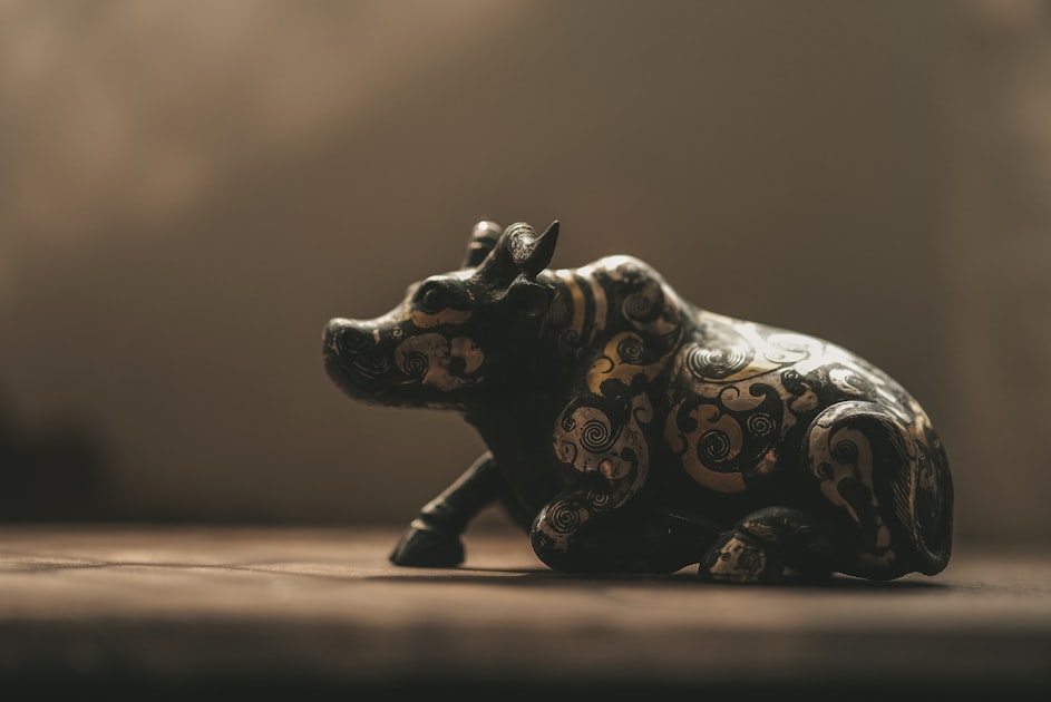 a small figurine of a dog sitting on the floor — Sim Hợp Tuổi Hợi (Lợn) - Số Đẹp & Mệnh