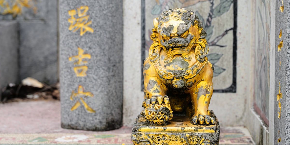 a statue of a lion — Sim Hợp Tuổi Thân (Khỉ) - Số Đẹp & Mệnh